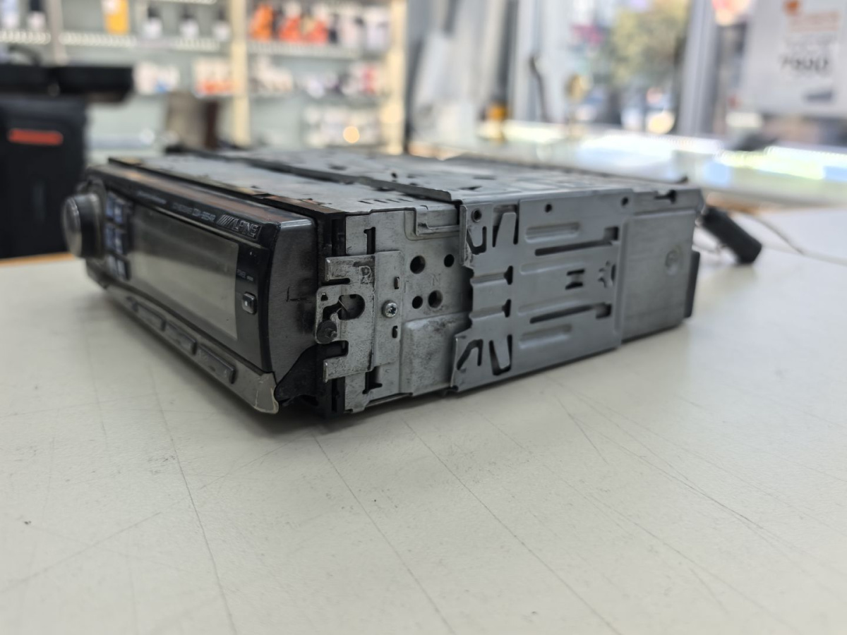 Автомагнитола Alpine CDA-9854R