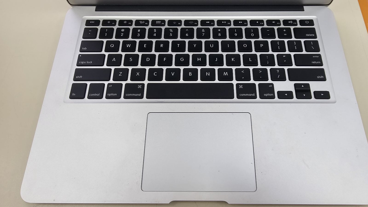 Ноутбук Apple MacBookAir i5-13 дюймов(2017) A1466