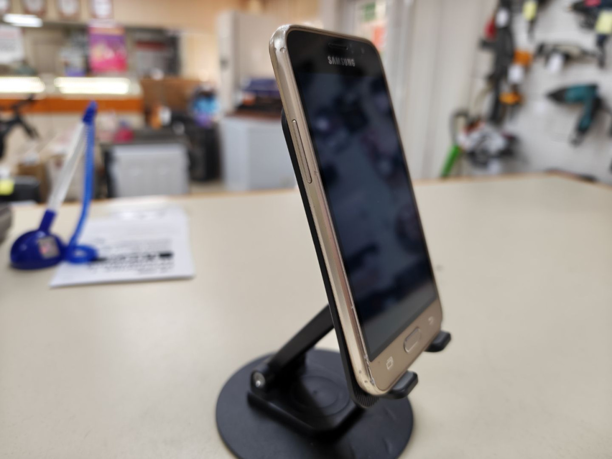 Смартфон Samsung Galaxy J1 2016 1/8