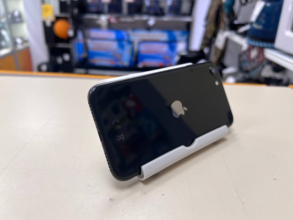 Смартфон Apple iPhone SE 2020 64Gb