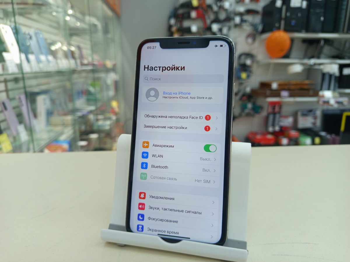 Смартфон Apple iPhone X 64Gb