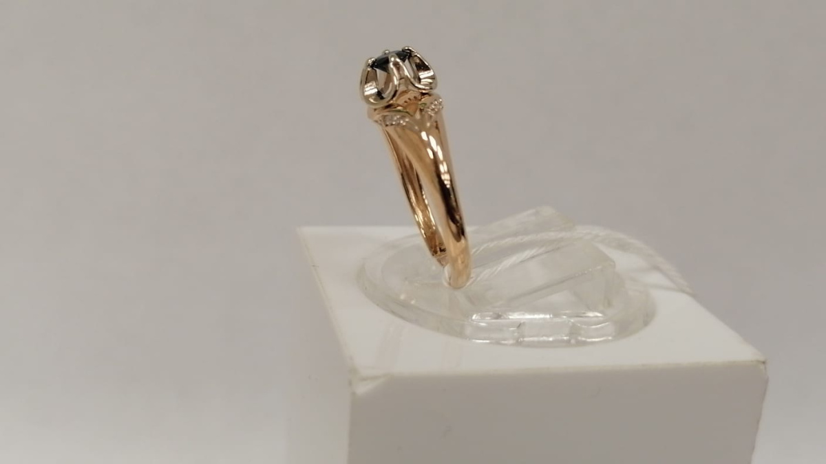 КОЛЬЦО С КАМНЯМИ (Au 585)