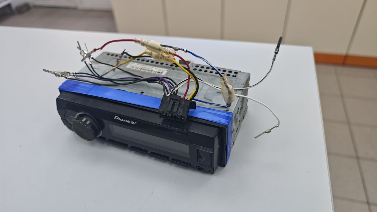 Автомагнитола Pioneer MVH-S110UIG;