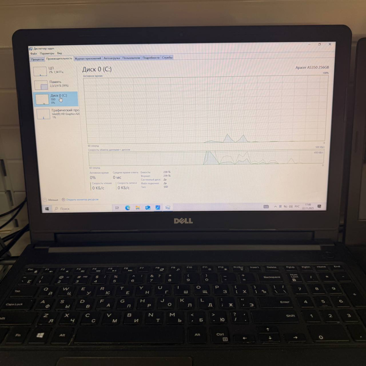 Ноутбук DELL; Core i3-7020U, Intel HD Graphics 620, 4 Гб, 256 Гб, Нет