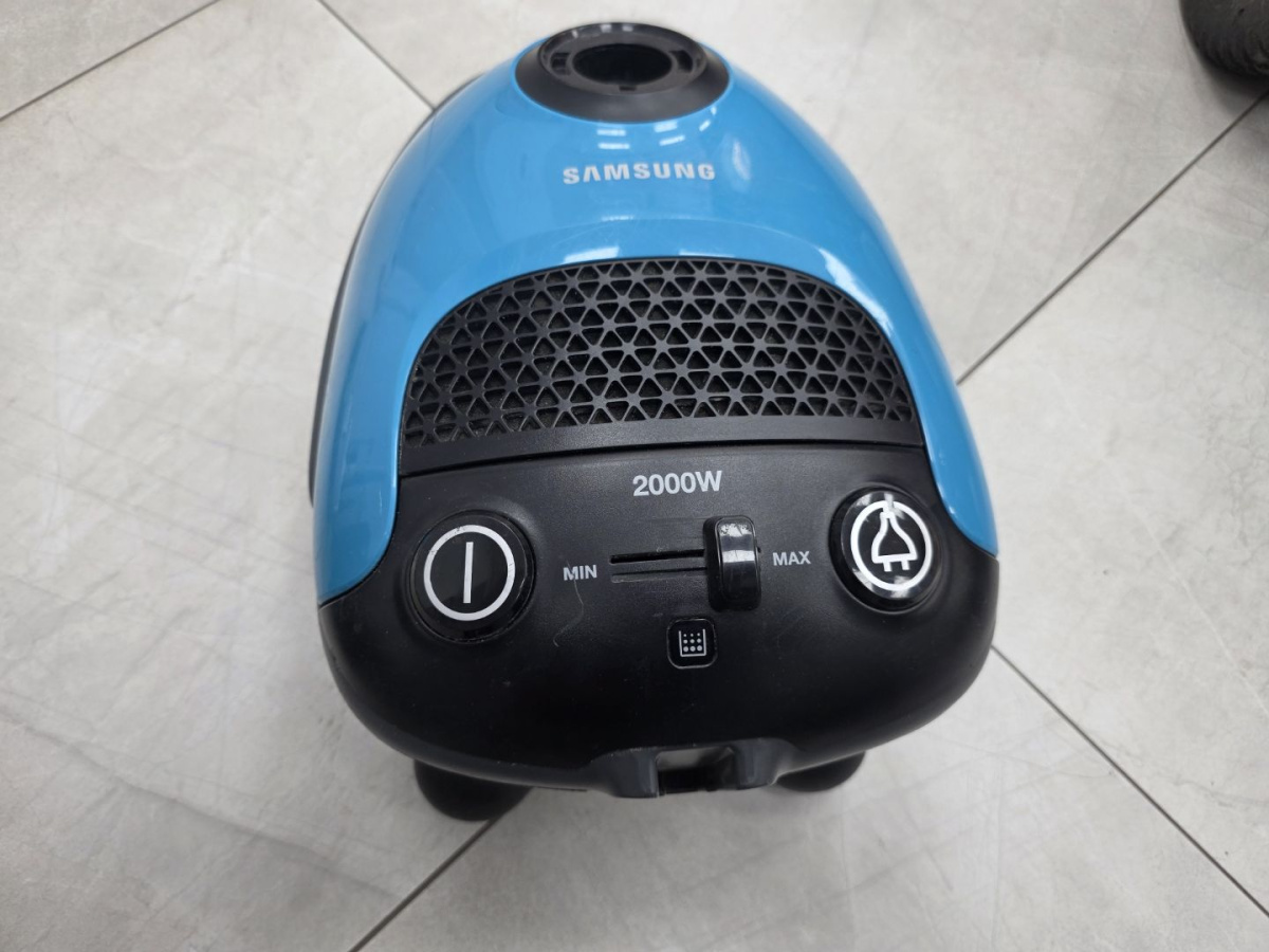 Пылесос Samsung SC20F30WF