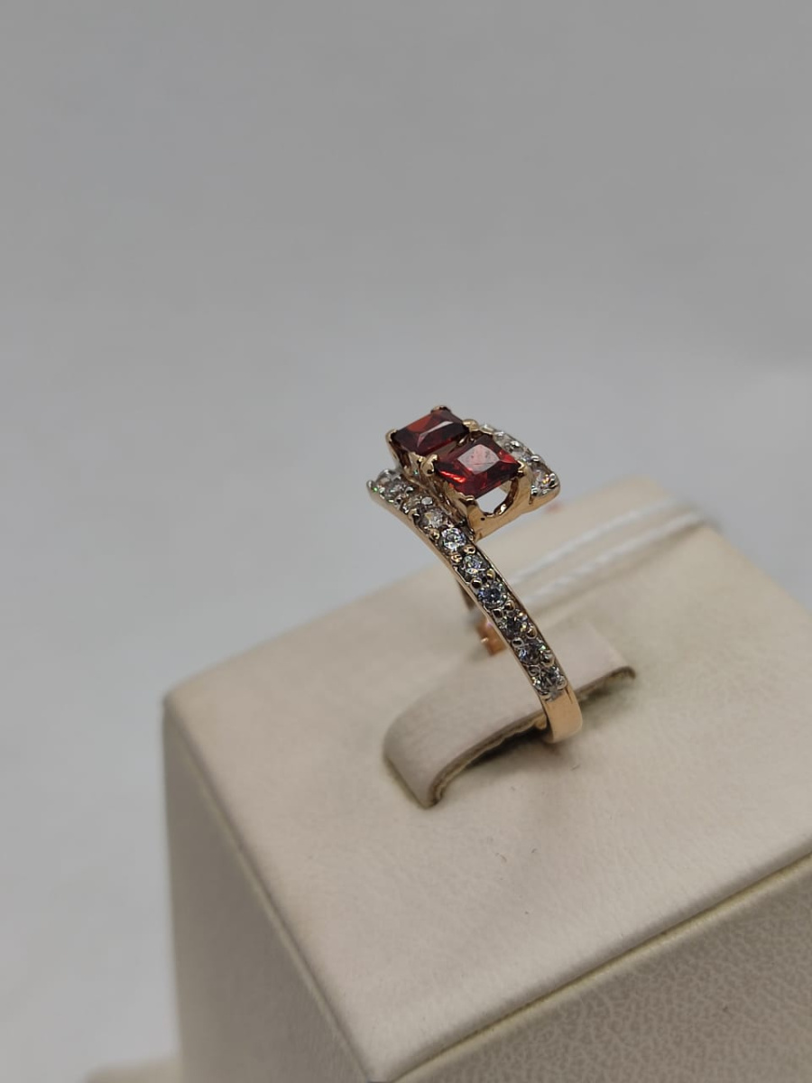 КОЛЬЦО С КАМНЯМИ (Au 585)