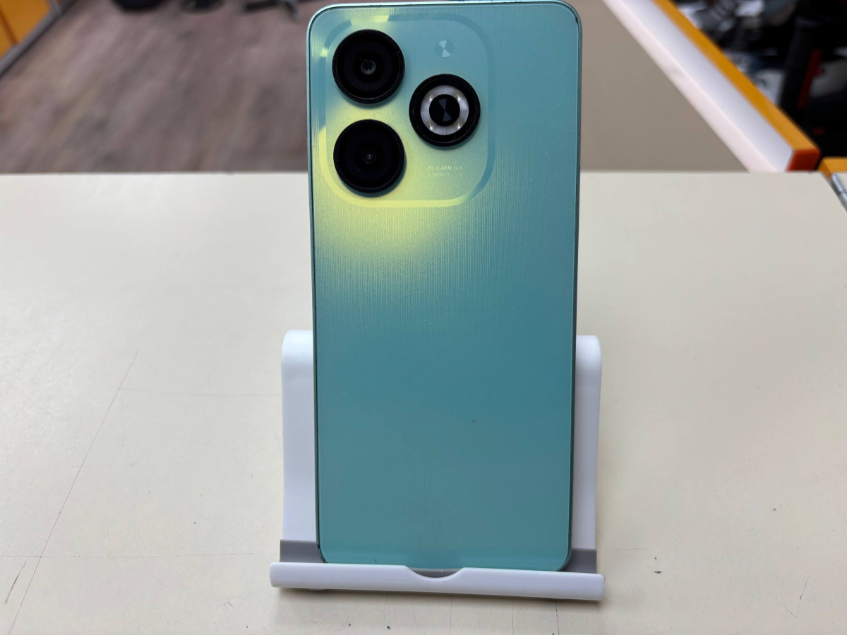 Смартфон Infinix Smart 8 4/128