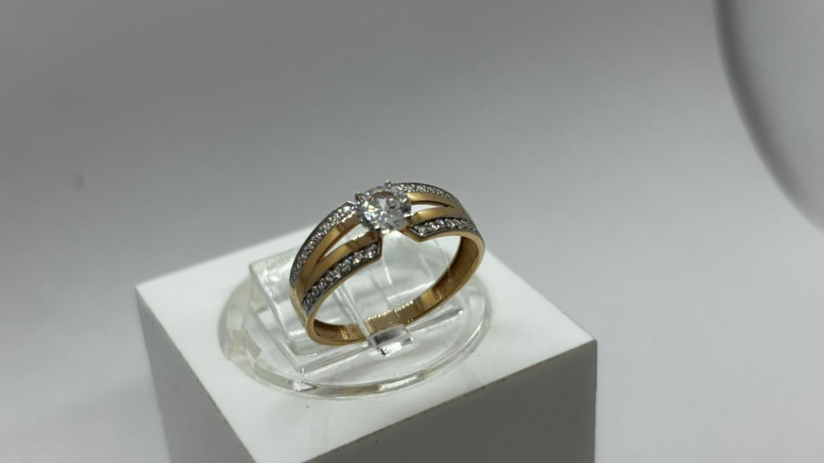 КОЛЬЦО С КАМНЯМИ (Au 585)