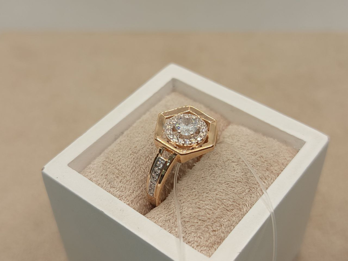 КОЛЬЦО С КАМНЯМИ (Au 585)