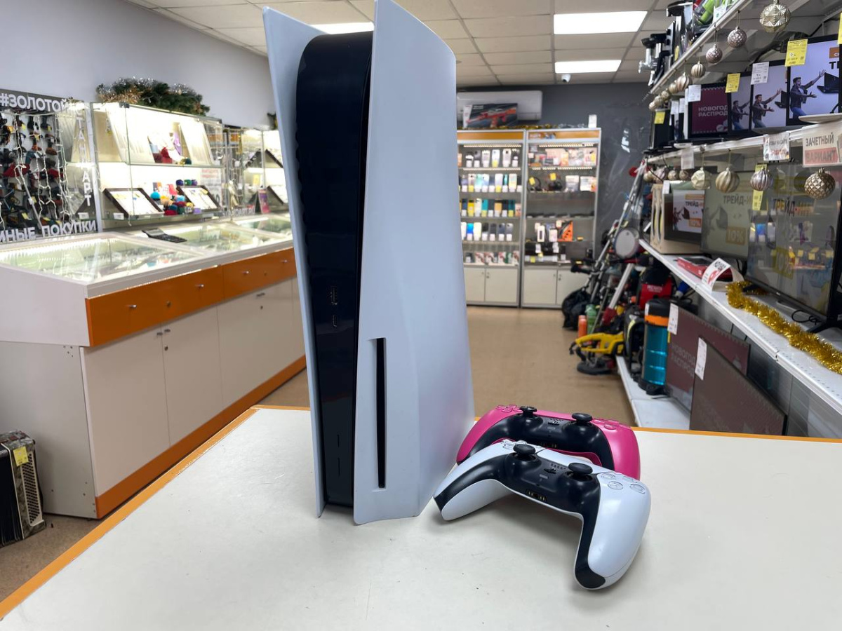 Игровая приставка PlayStation 5 825Gb (С дисководом)