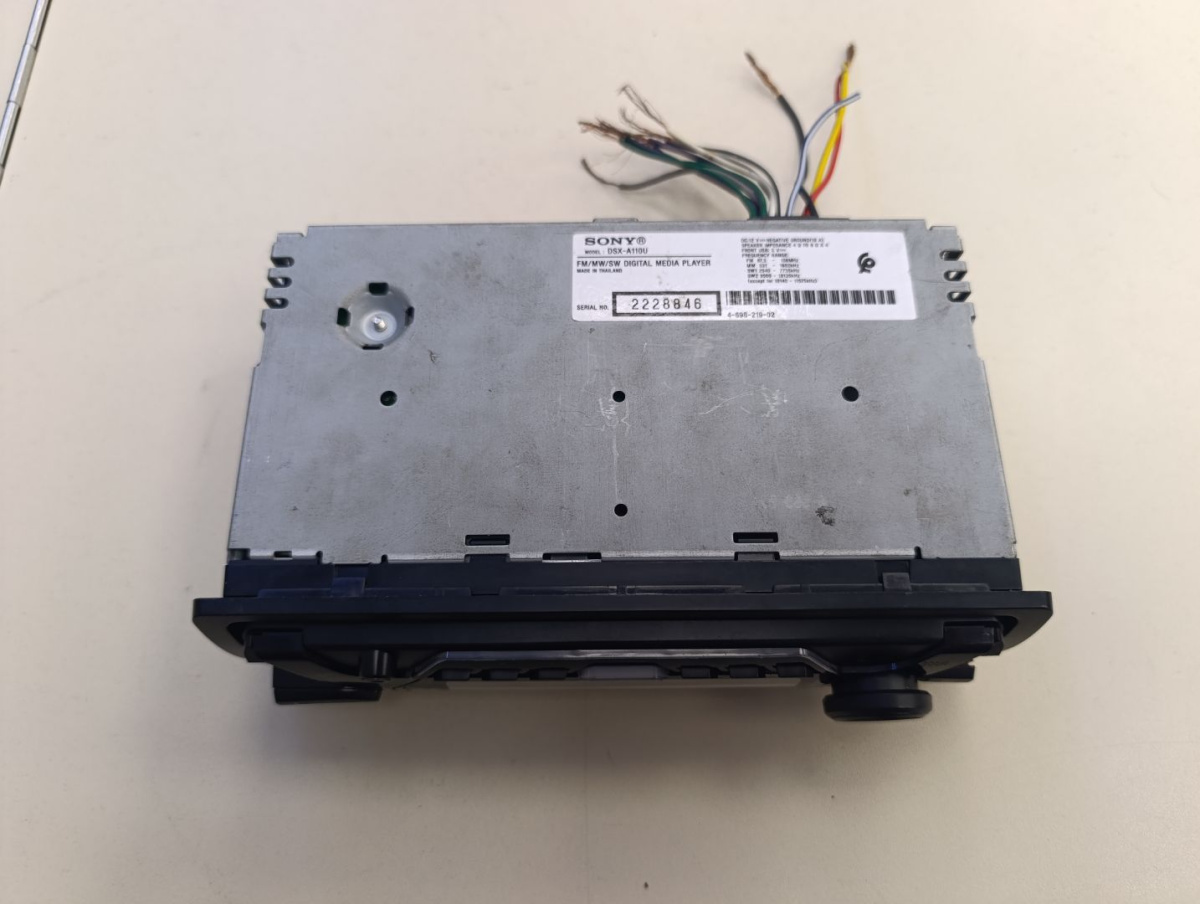 Автомагнитола SONY DSX-A110U;
