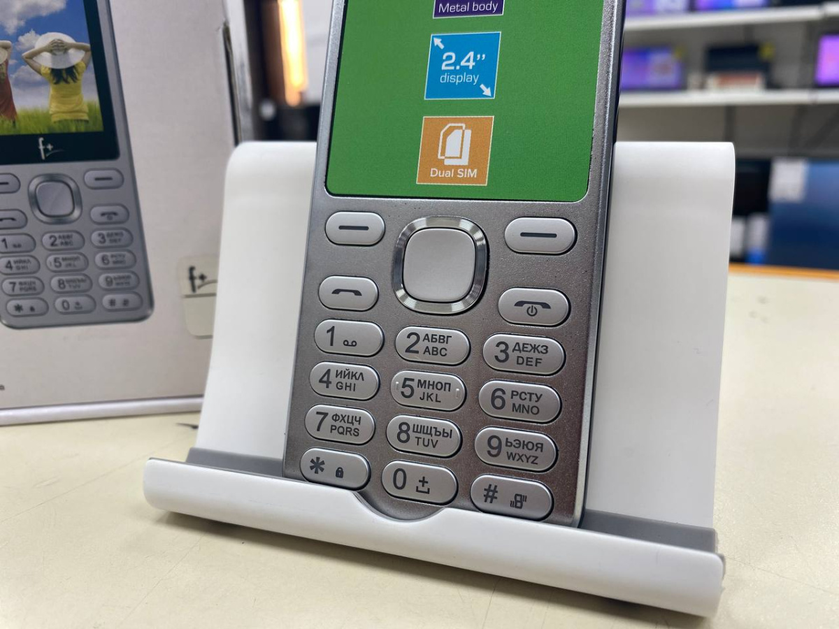 Мобильный телефон F+ S240
