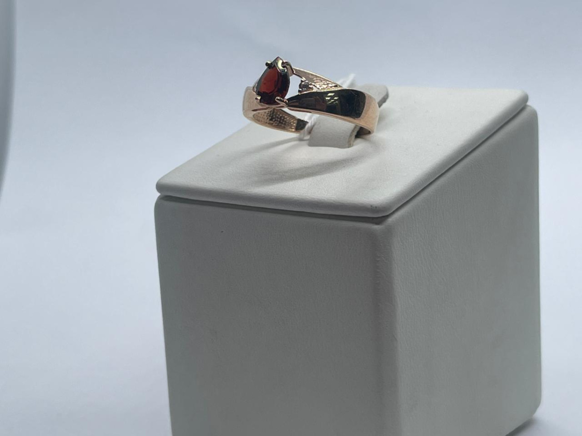 КОЛЬЦО С КАМНЯМИ (Au 585)