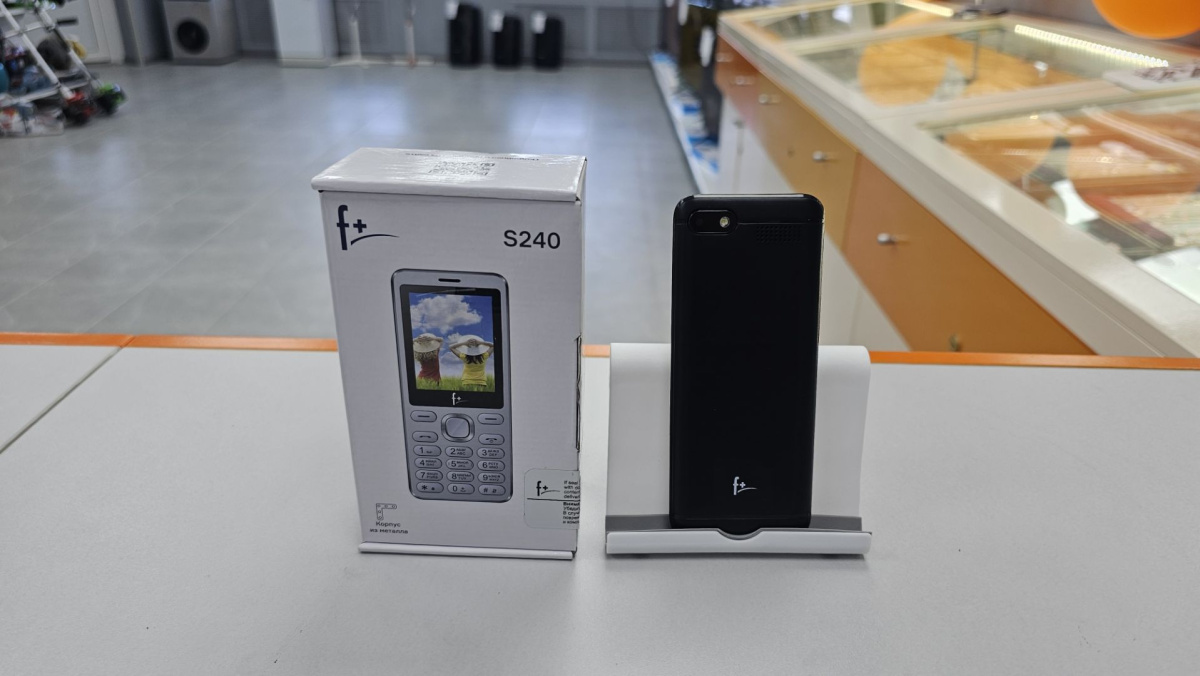 Мобильный телефон F+ S240