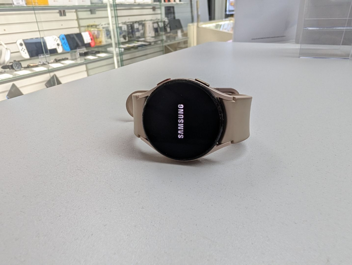 Смарт-часы Samsung Watch 4 40mm