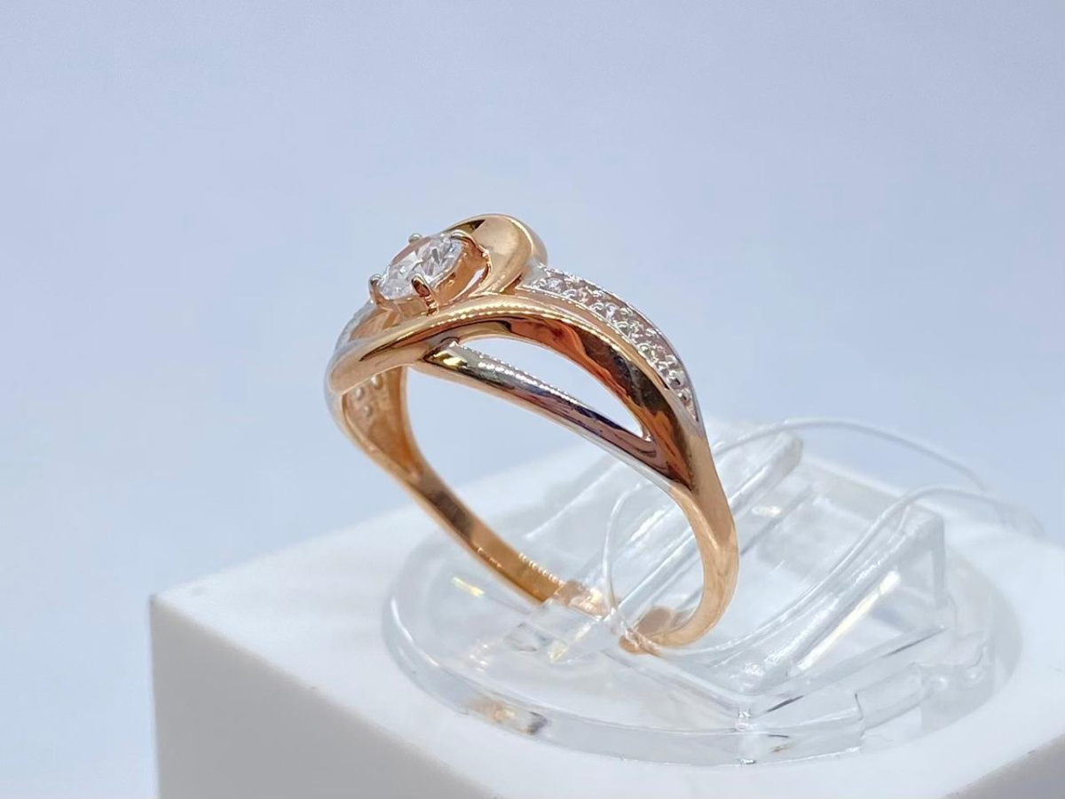 018236 КОЛЬЦО С КАМНЯМИ (Au 585)