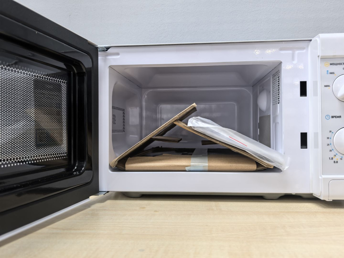 Микроволновые печи BBK 20MWS-705M/W