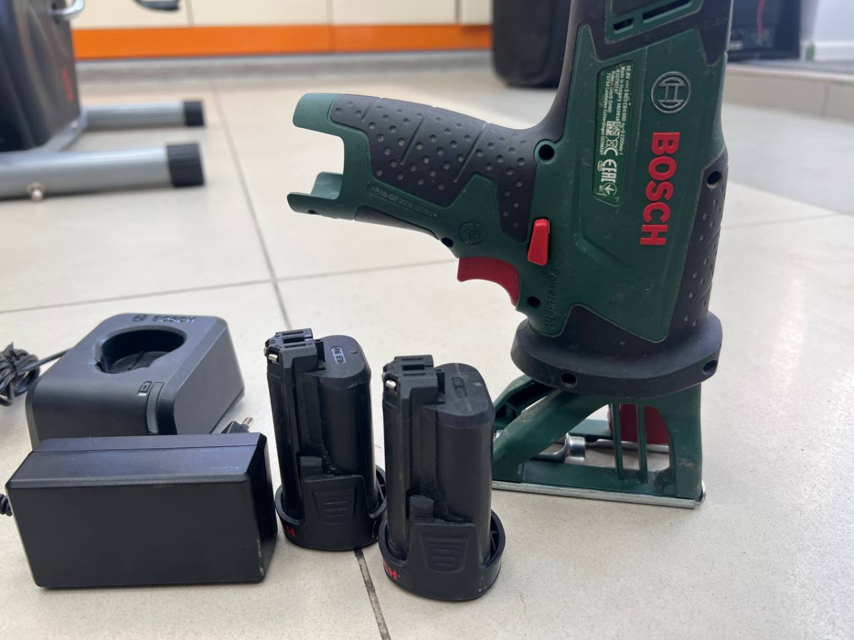Лобзик Bosch PST 10.8 Li