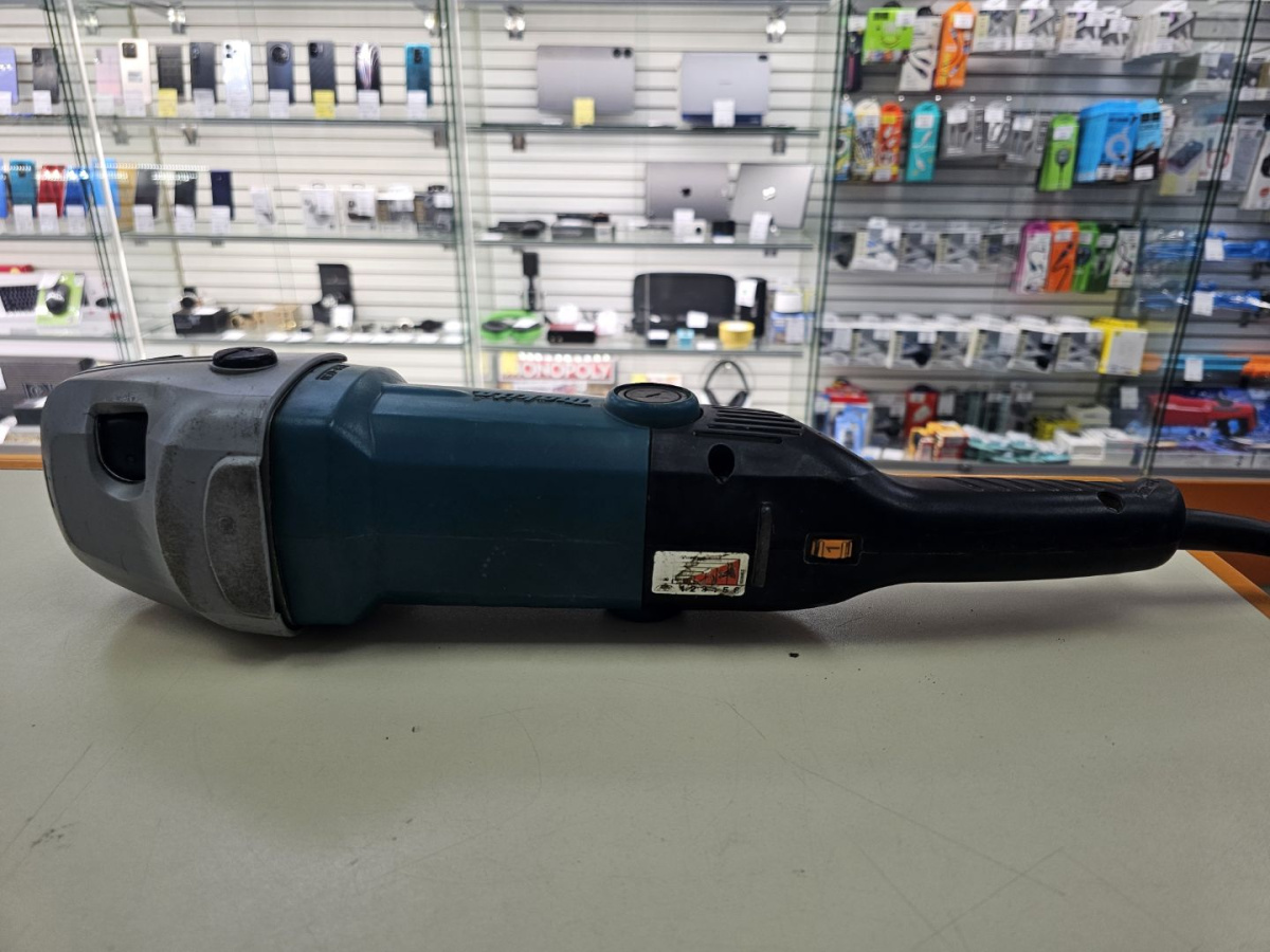 Полировальная машина Makita SA7000C