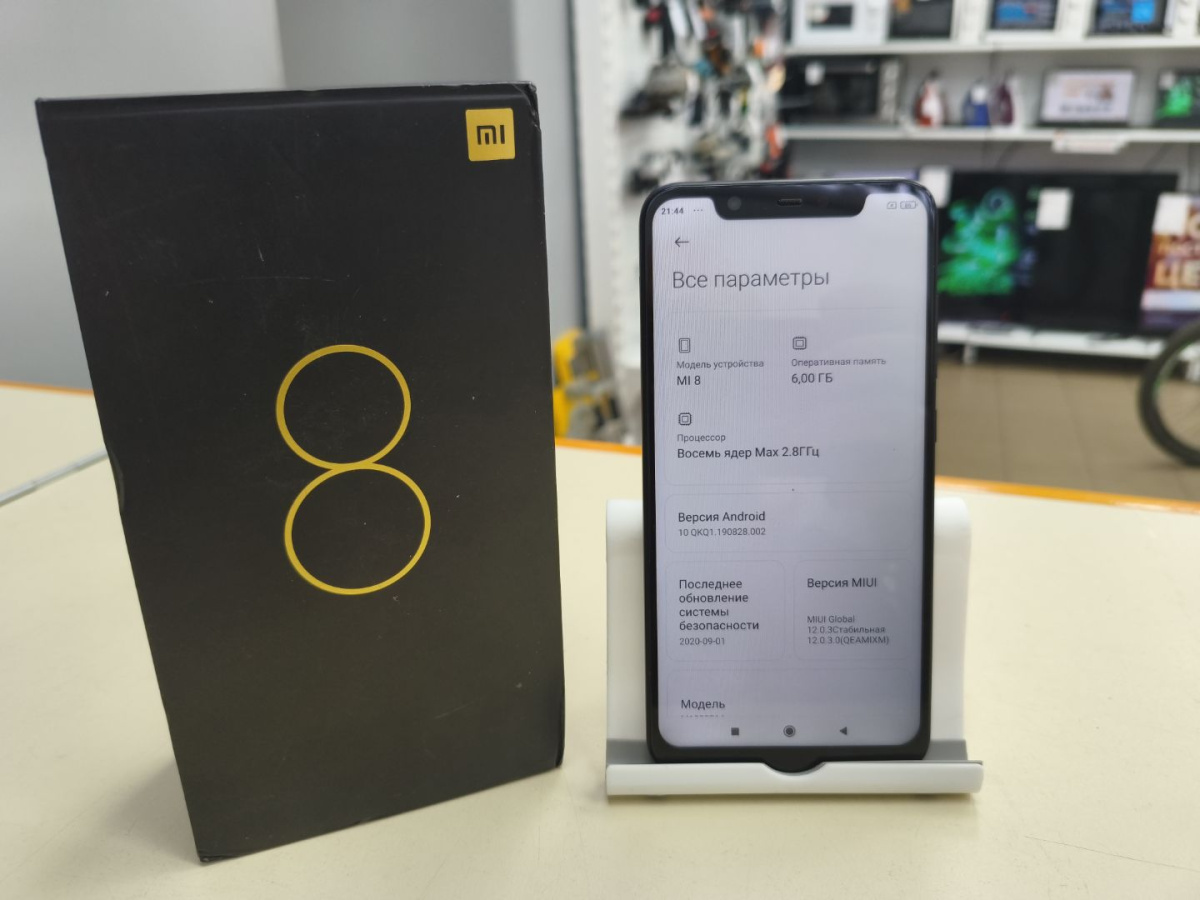 Смартфон Xiaomi Mi 8 6/64