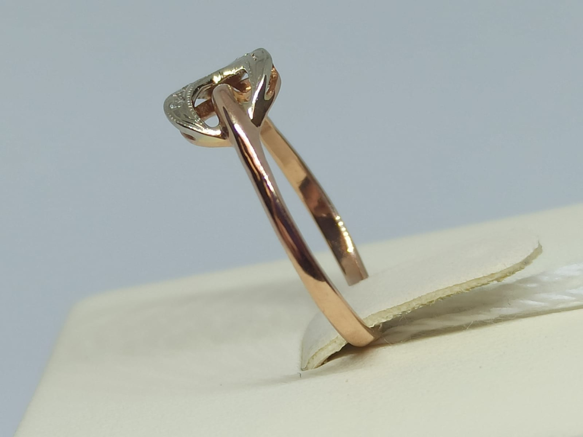 КОЛЬЦО С КАМНЯМИ (Au 585)