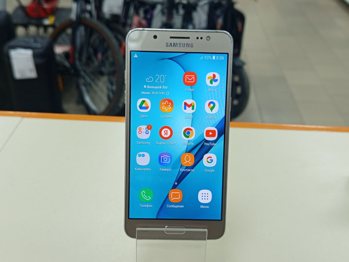 Смартфон Samsung Galaxy J5 2016 2/16