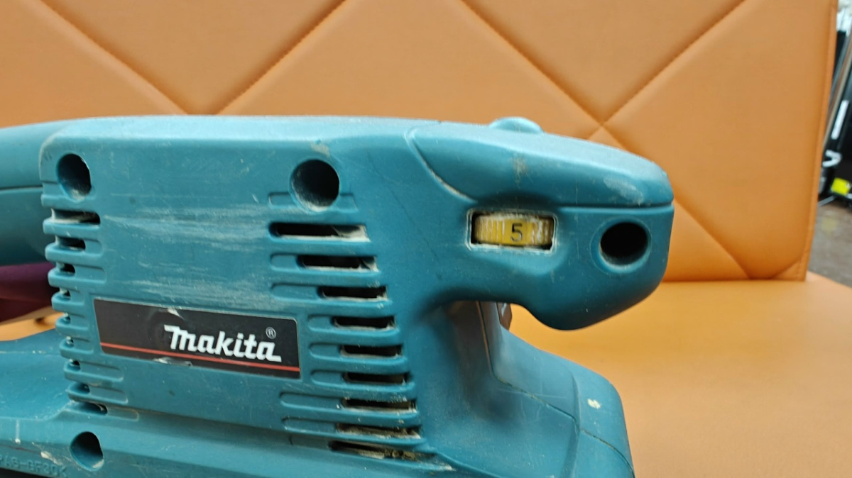 Шлифовальная машина Makita 9911;
