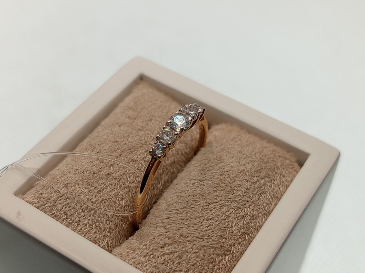 КОЛЬЦО С КАМНЯМИ (Au 585)