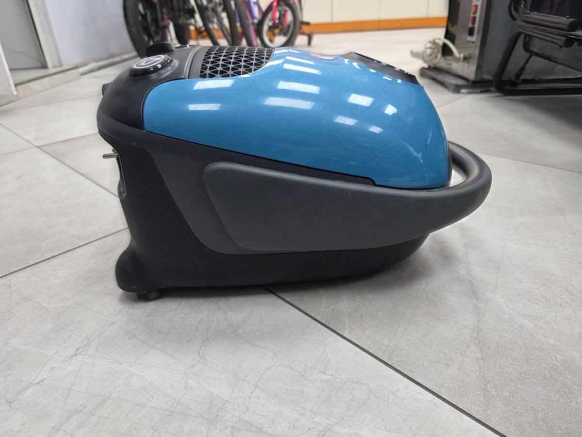 Пылесос Samsung SC20F30WF