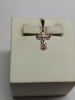 ПОДККИ585 ПОДВЕСКА КРЕСТ С КАМНЯМИ (Au 585)