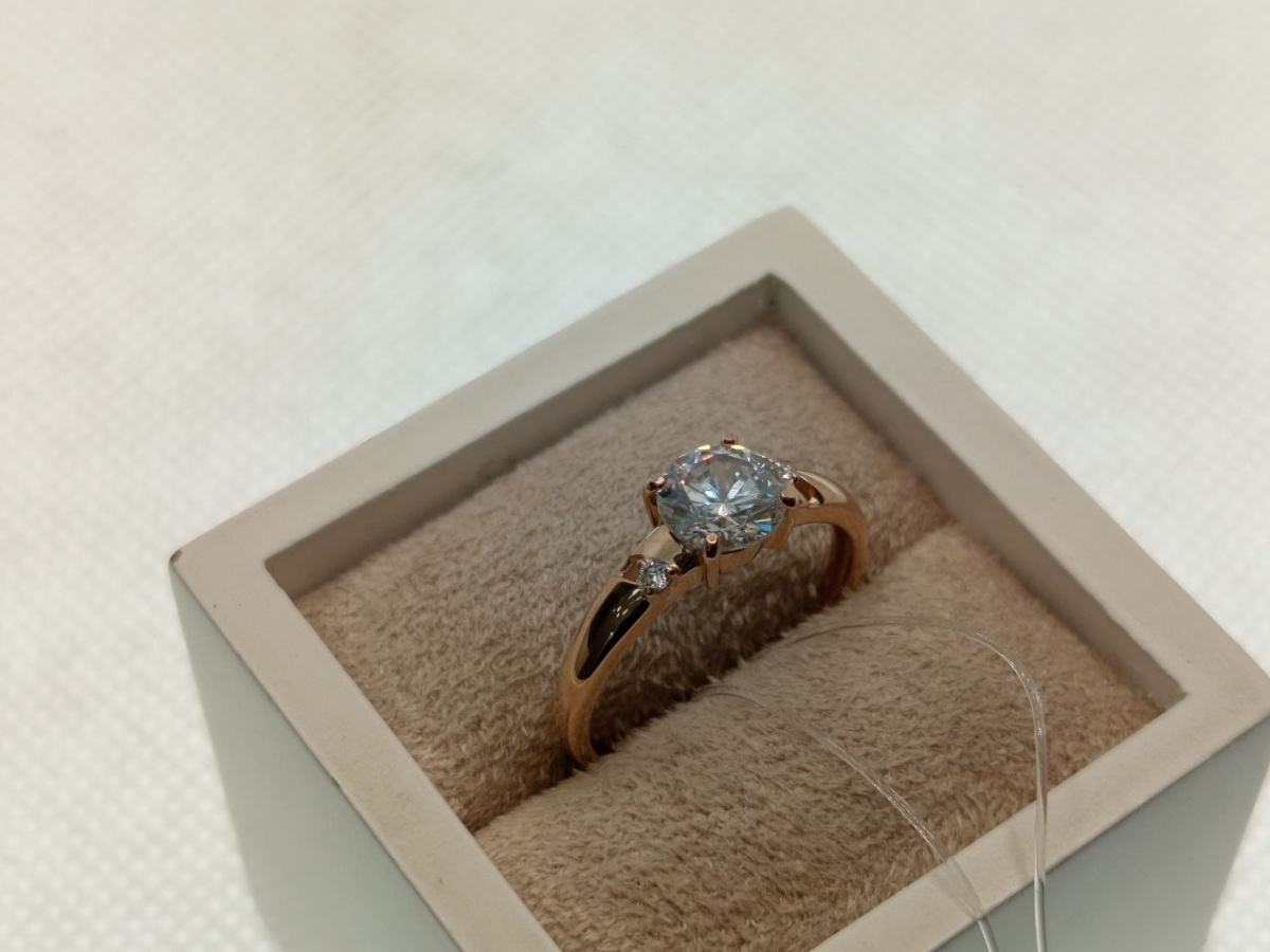 КОЛЬЦО С КАМНЯМИ (Au 585)