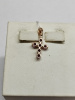 ПОДККИ585 ПОДВЕСКА КРЕСТ С КАМНЯМИ (Au 585)