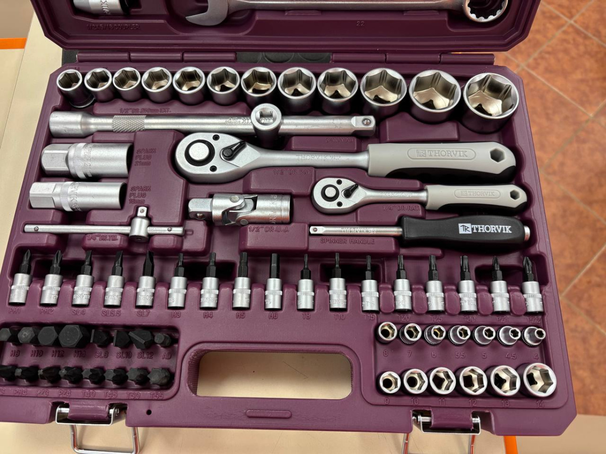 Набор инструментов Thorvik TS082 универсальный 1/4, 1/2 DR с головками торцевыми 12-гранными