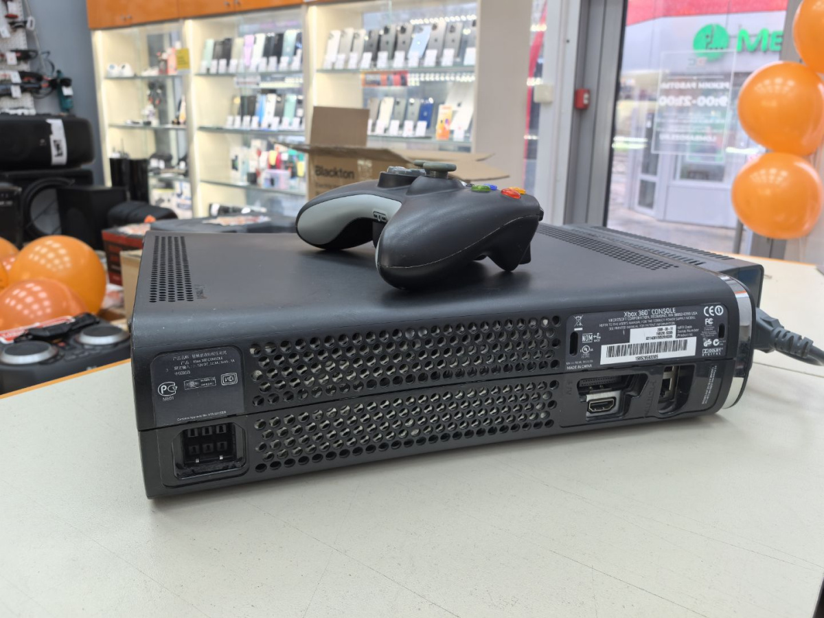 Игровая приставка Xbox 360;