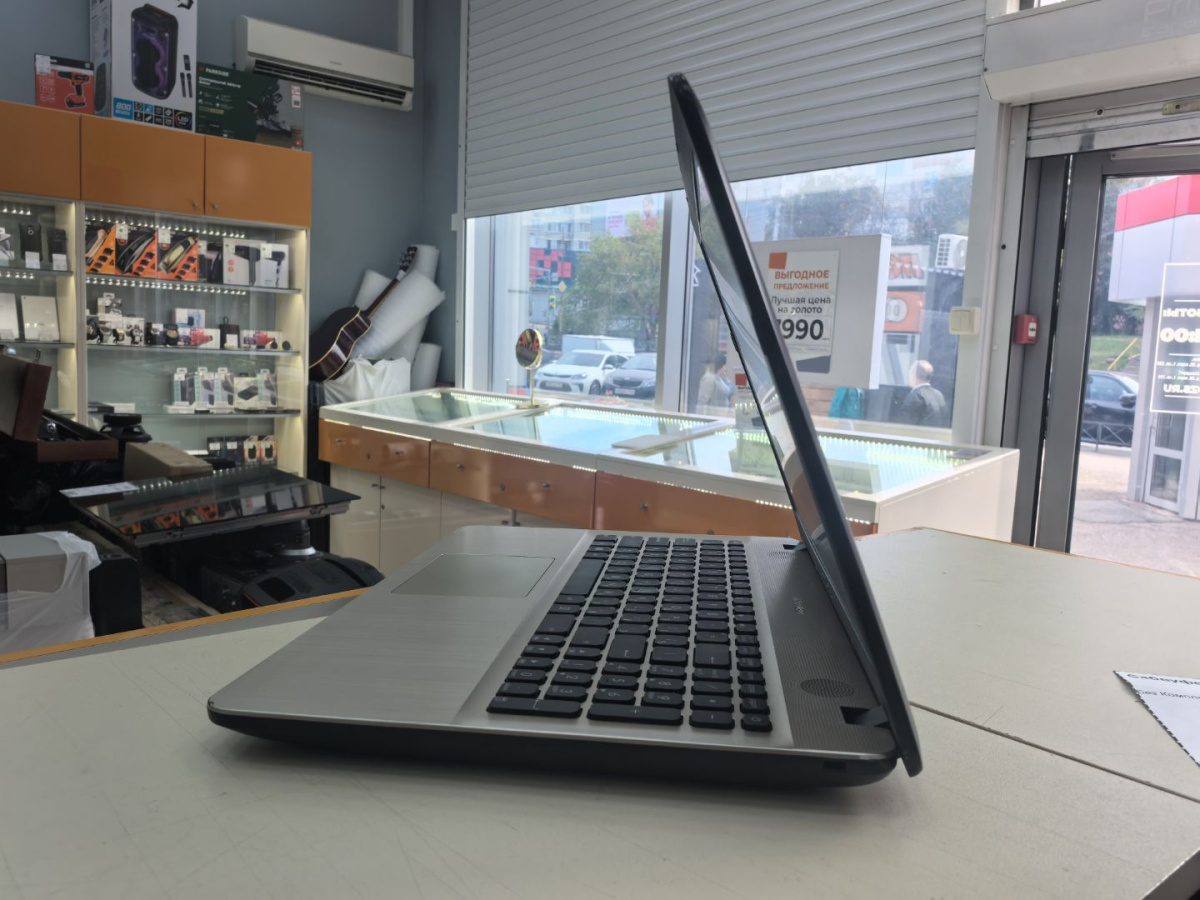 Ноутбук ASUS; Celeron N3350, Intel HD Graphics 500, 4 Гб, 500 Гб, Нет