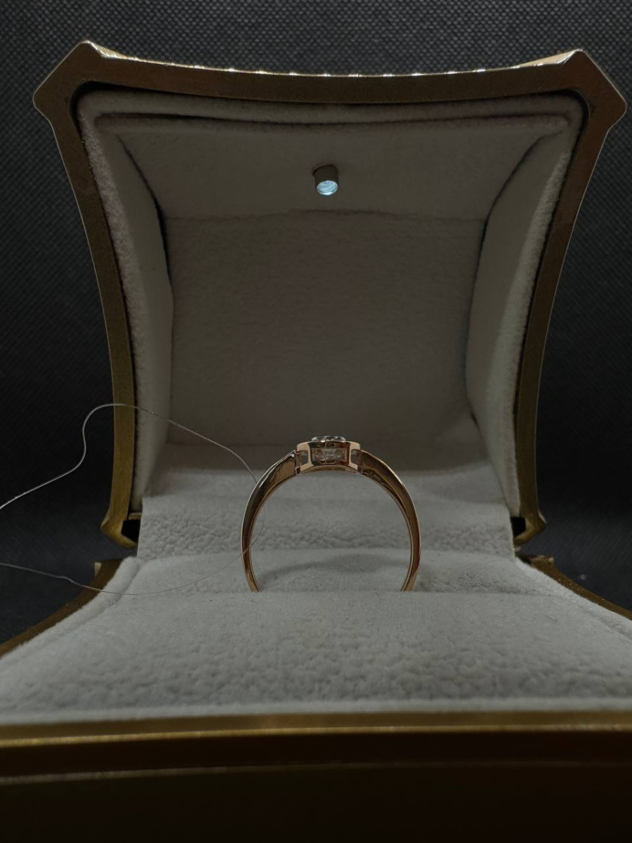 КОЛЬЦО С КАМНЯМИ (Au 585)