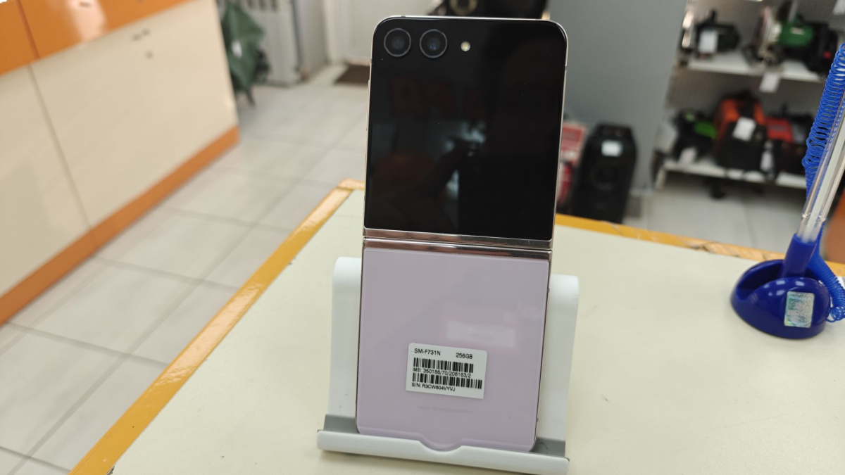 Смартфон Samsung Galaxy Z Flip 5 8/256