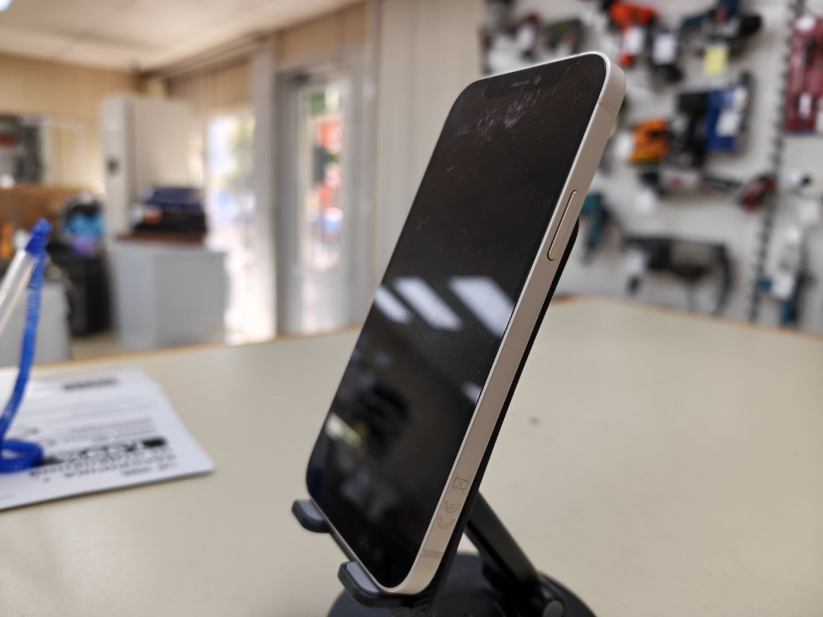 Смартфон Apple iPhone 12 64Gb