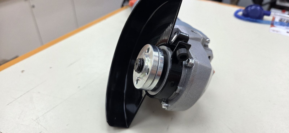 Угловая шлифмашина Электроприбор УШМ-125/1000Е