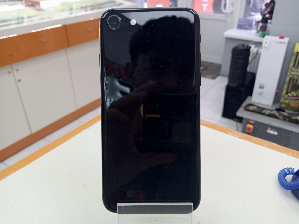 Смартфон Apple iPhone SE 2020 64Gb