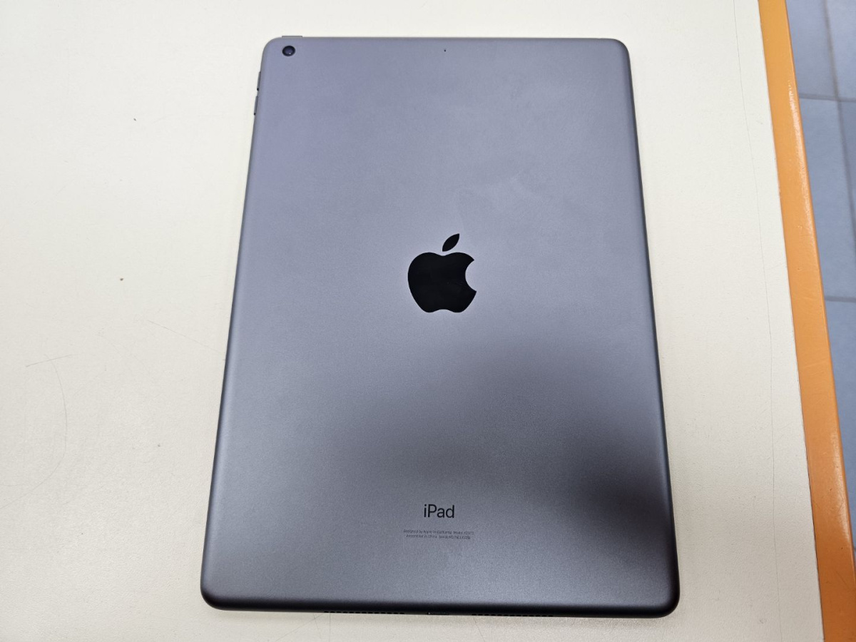 Планшет Apple iPad 9 64 ГБ (2021 A2602 (Wi-Fi)