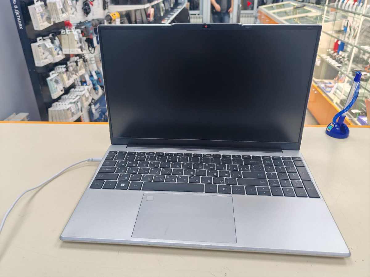 Ноутбук NoName; Core i3-6006U, Iris(R) Xe Graphics, 8 Гб, 256 Гб, Нет