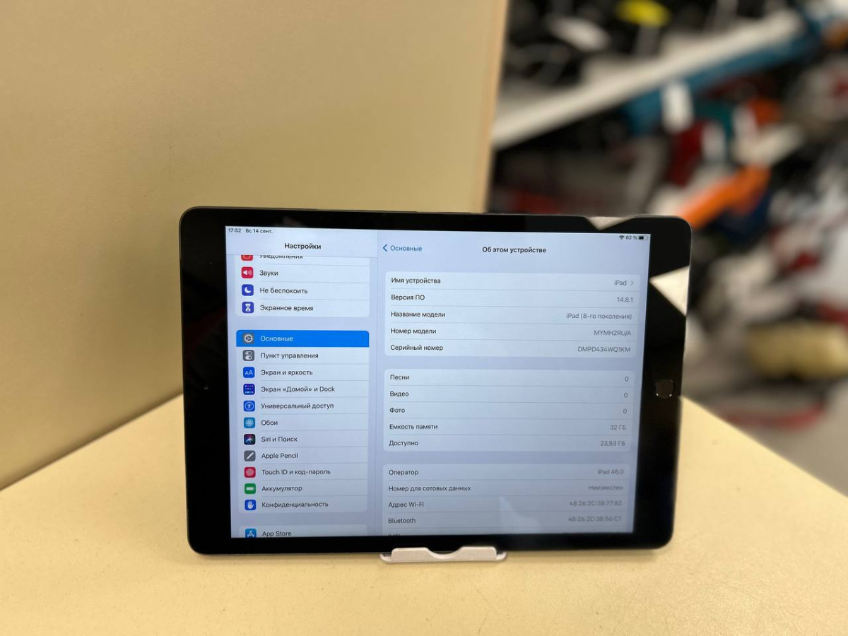 Планшет Apple iPad 8 32ГБ  (2020  A2428/A2429/A2430 (Wi-Fi + Cellular)