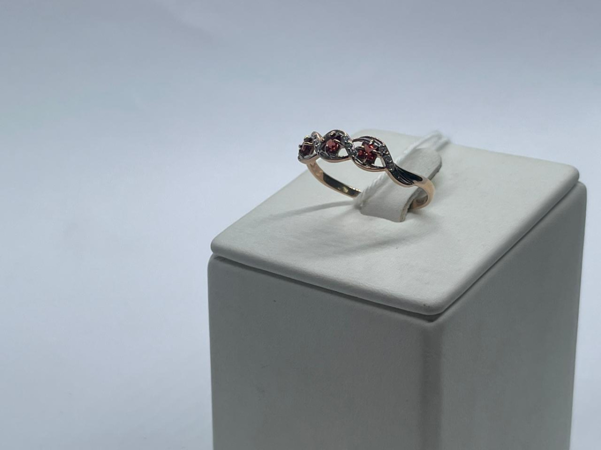 КОЛЬЦО С КАМНЯМИ (Au 585)