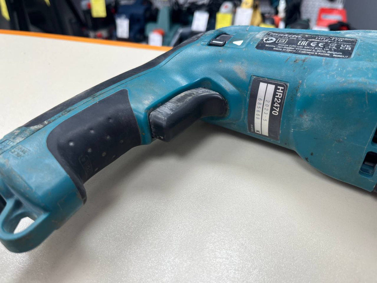 Перфоратор Makita HR2470