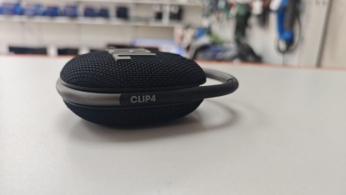 Портативная акустика JBL Clip 4