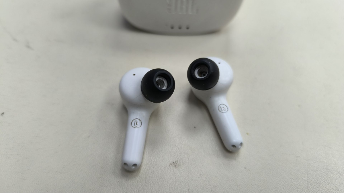 Наушники беспроводные JBL Tune 215 TWS;