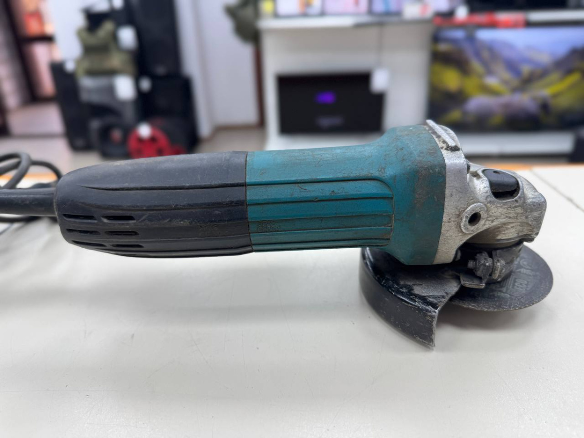 Угловая шлифмашина Makita 9554HN