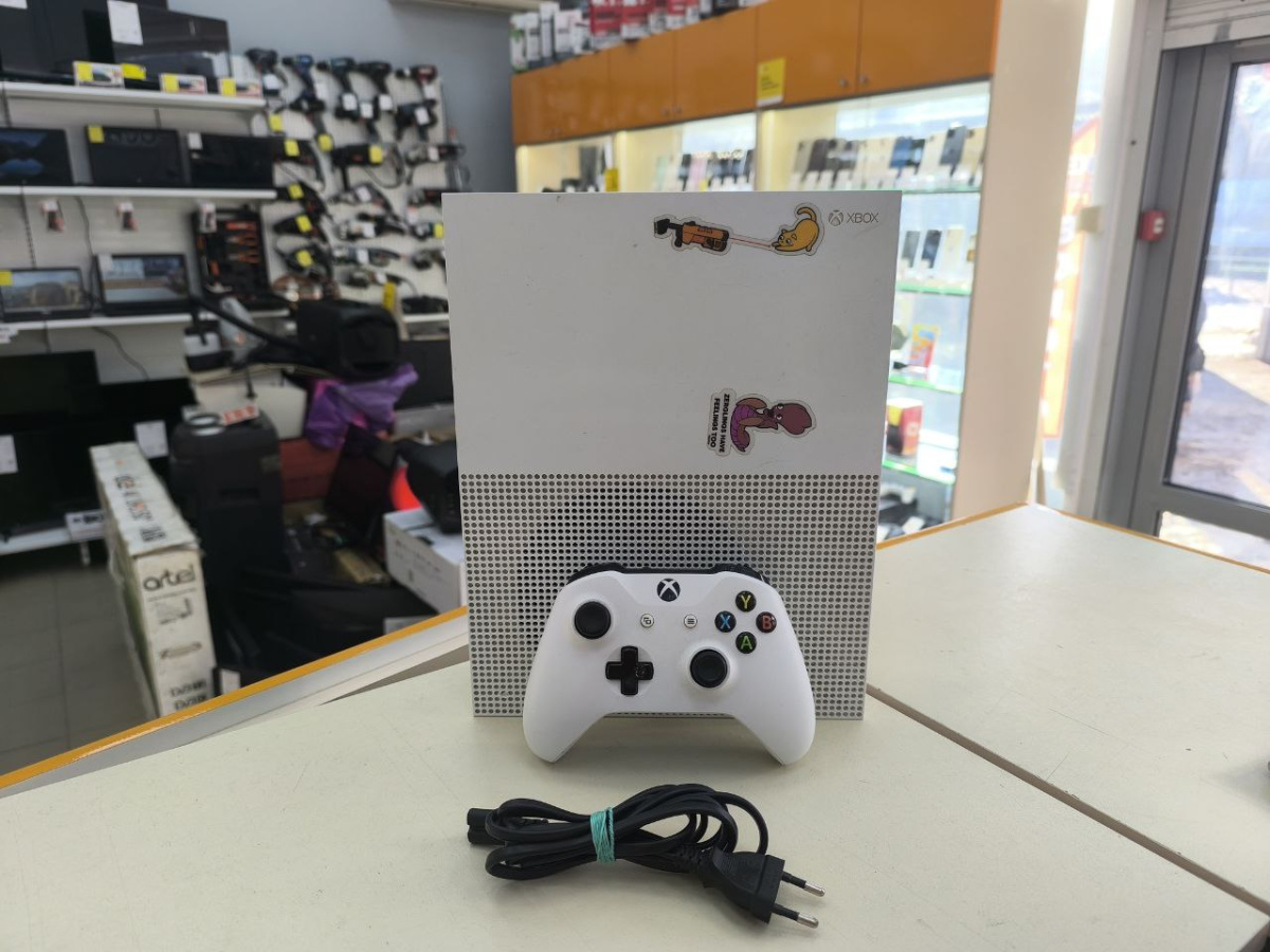 Игровая приставка Xbox One S 1TB
