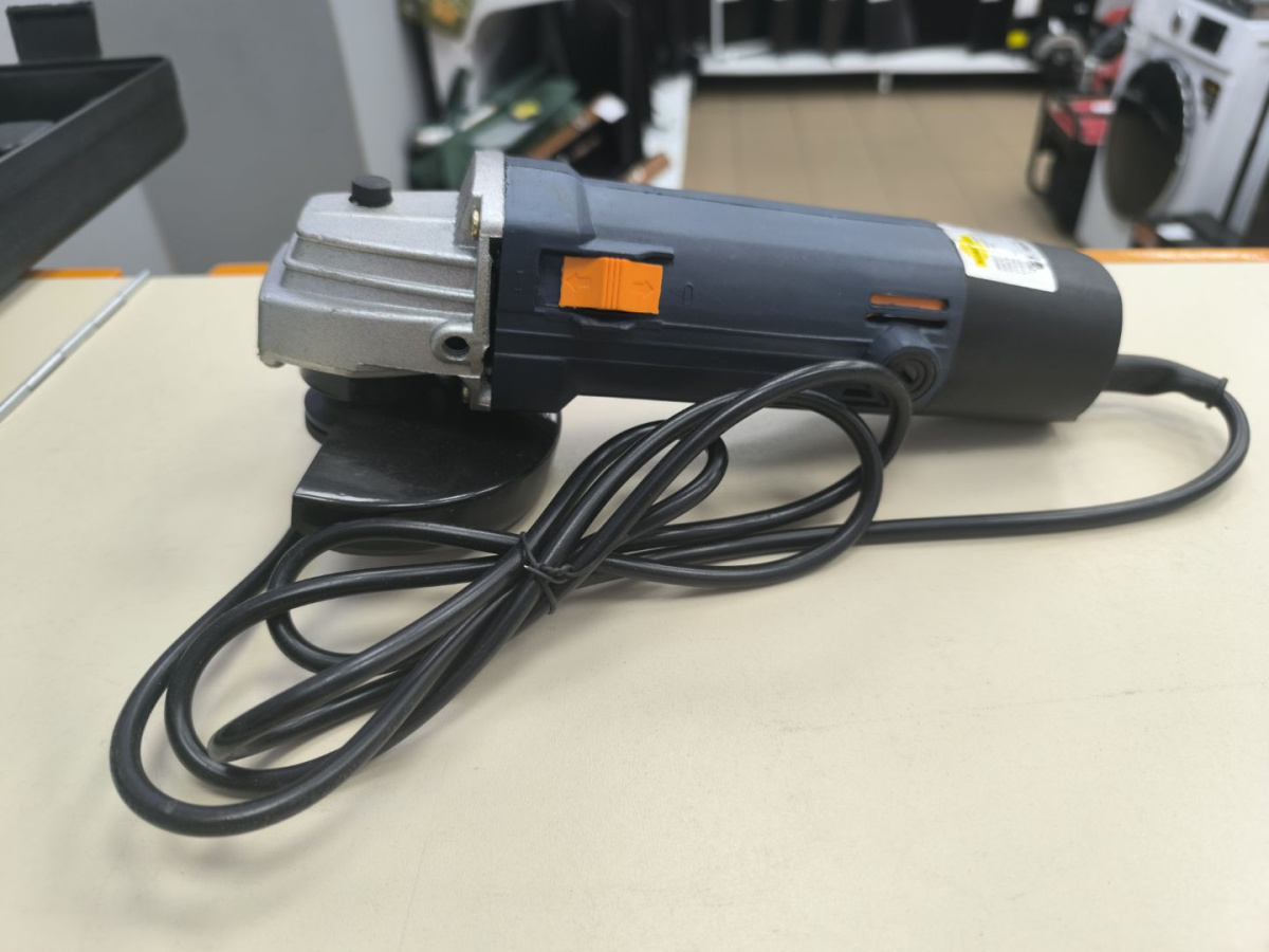 Угловая шлифмашина Komfort SP883.